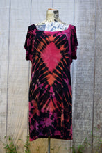 Load image into Gallery viewer, Ruby Diamond Rayon Short Sleeved Dress, Size Extra Large